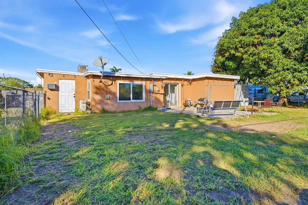 333 Mid Pines Road Palm Springs, FL 33461