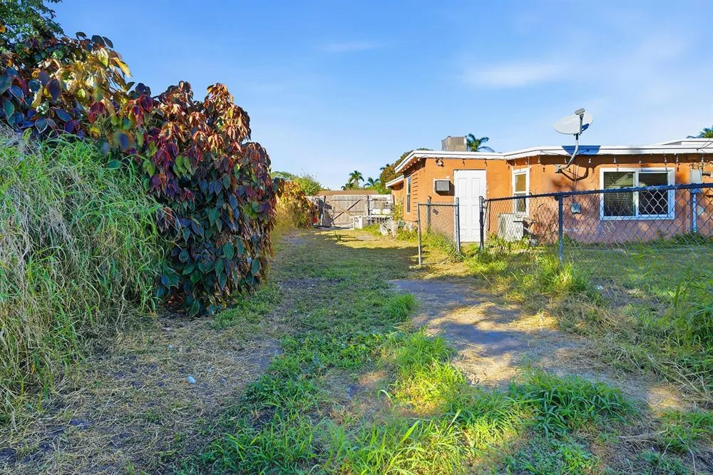333 Mid Pines Road Palm Springs, FL 33461