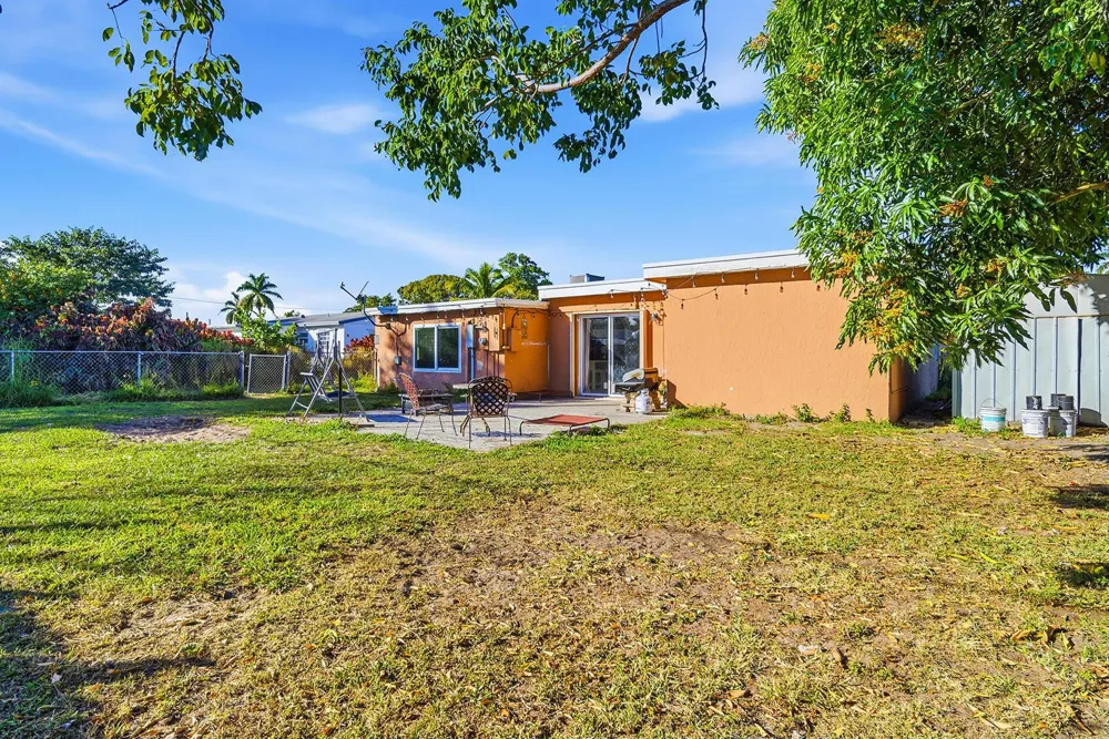333 Mid Pines Road Palm Springs, FL 33461