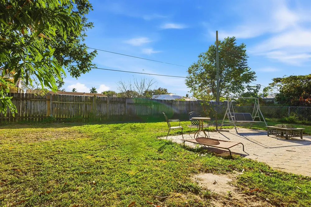 333 Mid Pines Road Palm Springs, FL 33461