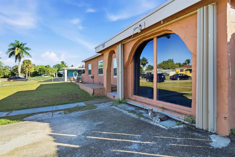 333 Mid Pines Road Palm Springs, FL 33461