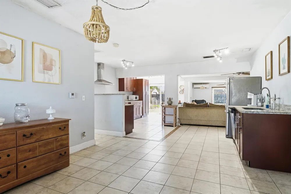 333 Mid Pines Road Palm Springs, FL 33461
