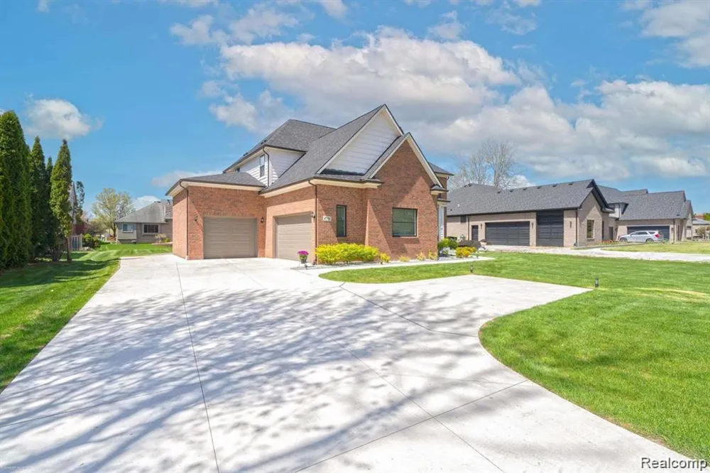 47705 Card Road Macomb Township, MI 48044