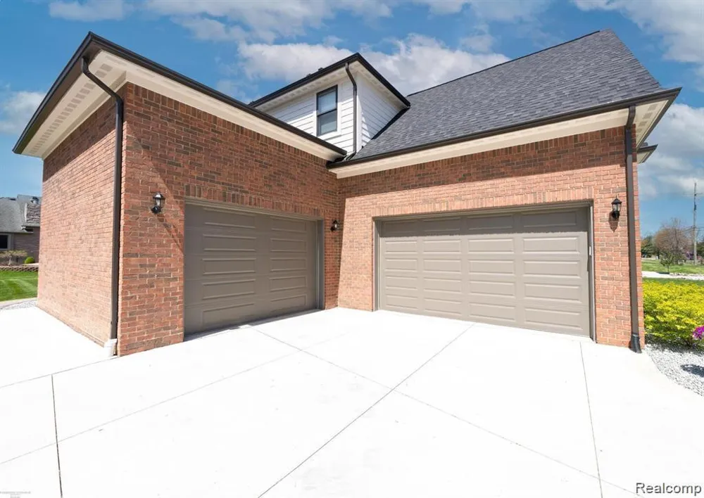 47705 Card Road Macomb Township, MI 48044