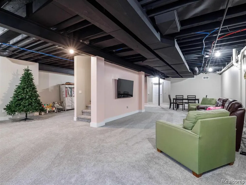 47705 Card Road Macomb Township, MI 48044