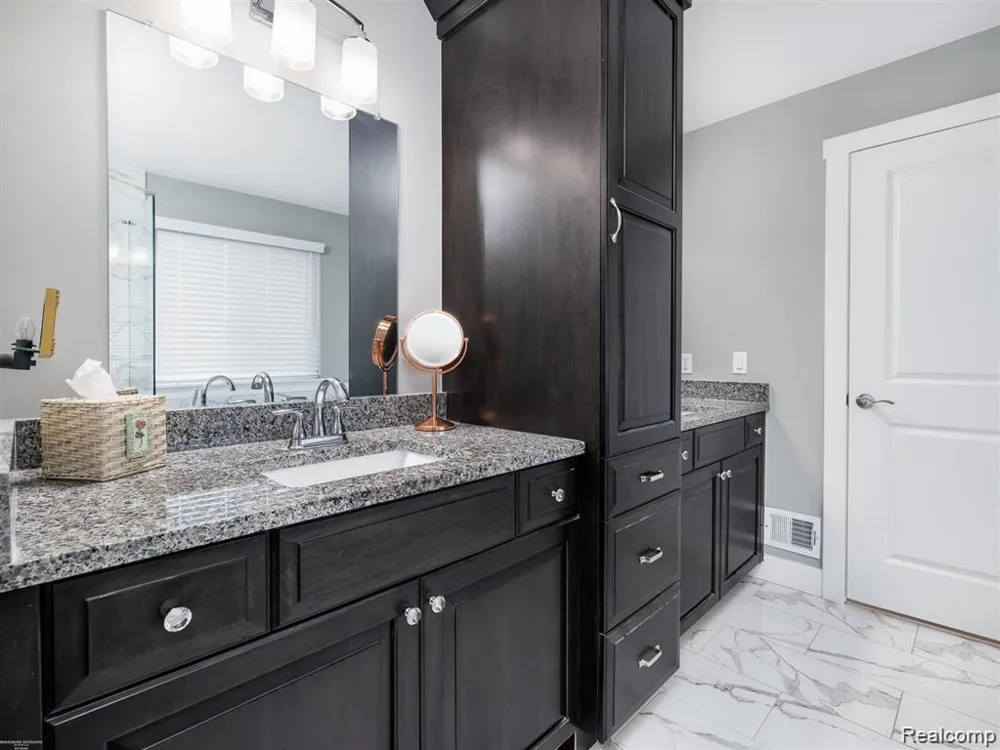 47705 Card Road Macomb Township, MI 48044