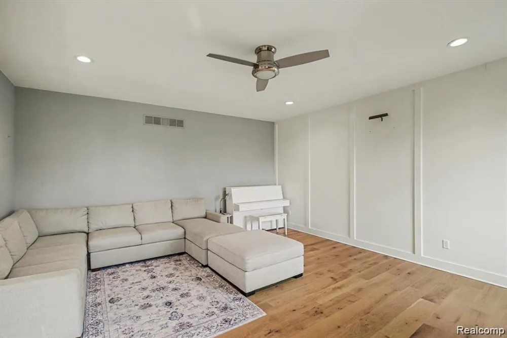 47705 Card Road Macomb Township, MI 48044