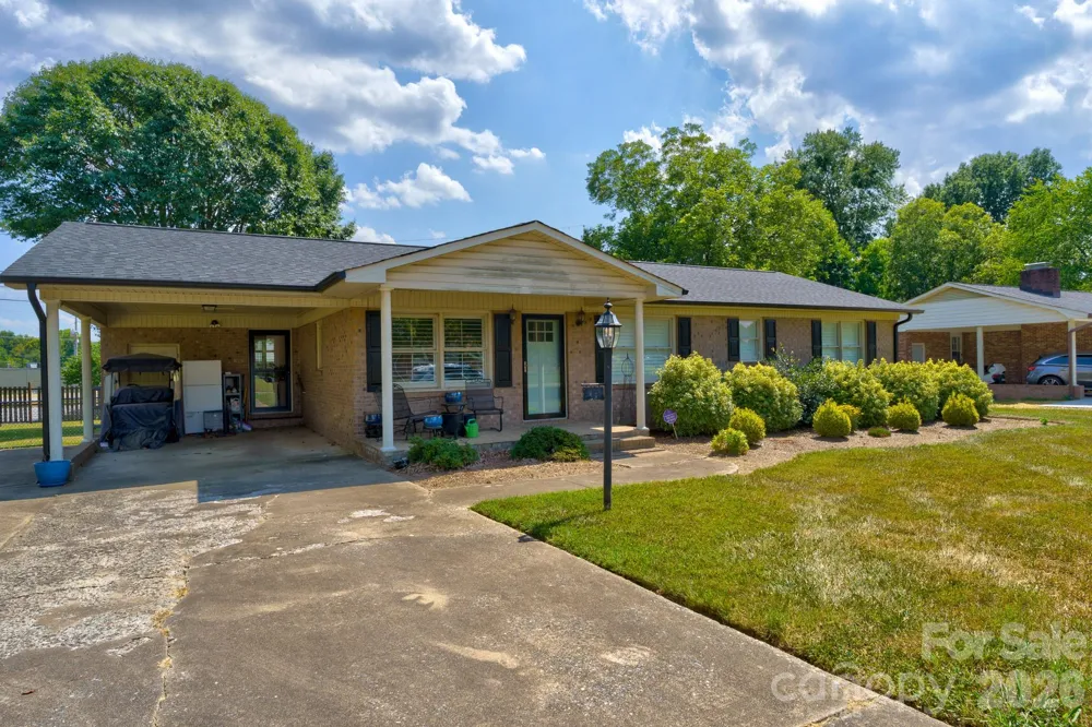 1014 Ranbar Street Cherryville, NC 28021