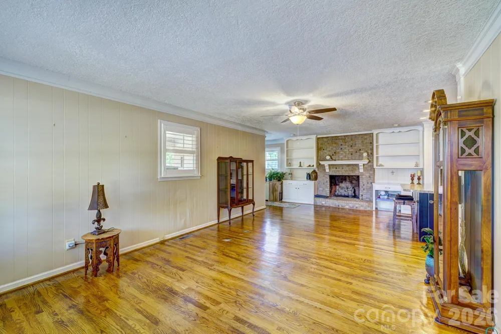 1014 Ranbar Street Cherryville, NC 28021