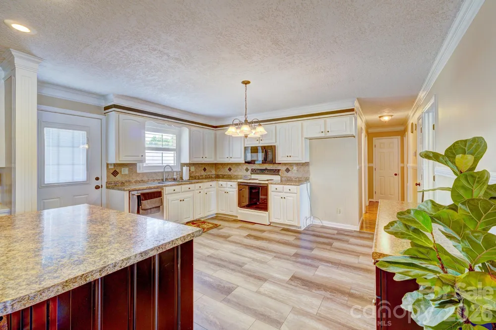 1014 Ranbar Street Cherryville, NC 28021