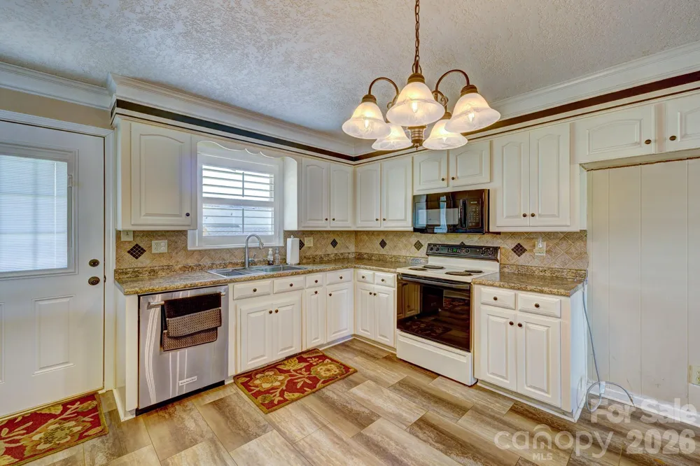 1014 Ranbar Street Cherryville, NC 28021