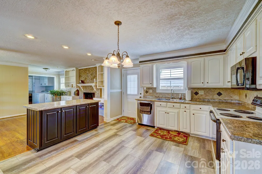1014 Ranbar Street Cherryville, NC 28021