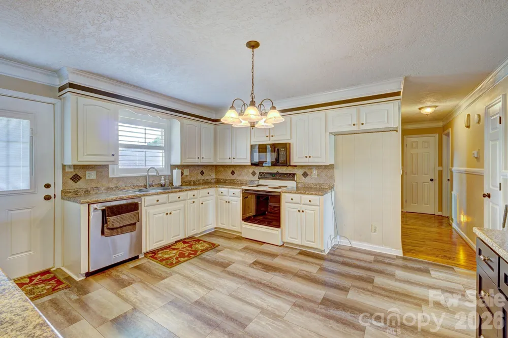 1014 Ranbar Street Cherryville, NC 28021