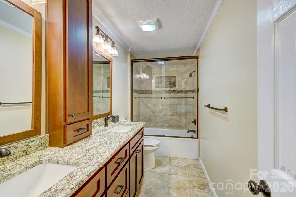 1014 Ranbar Street Cherryville, NC 28021