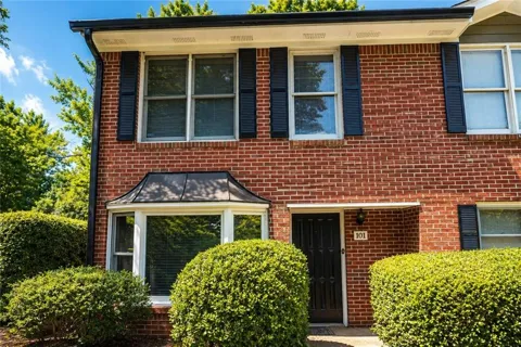 101 Oakmont Lane