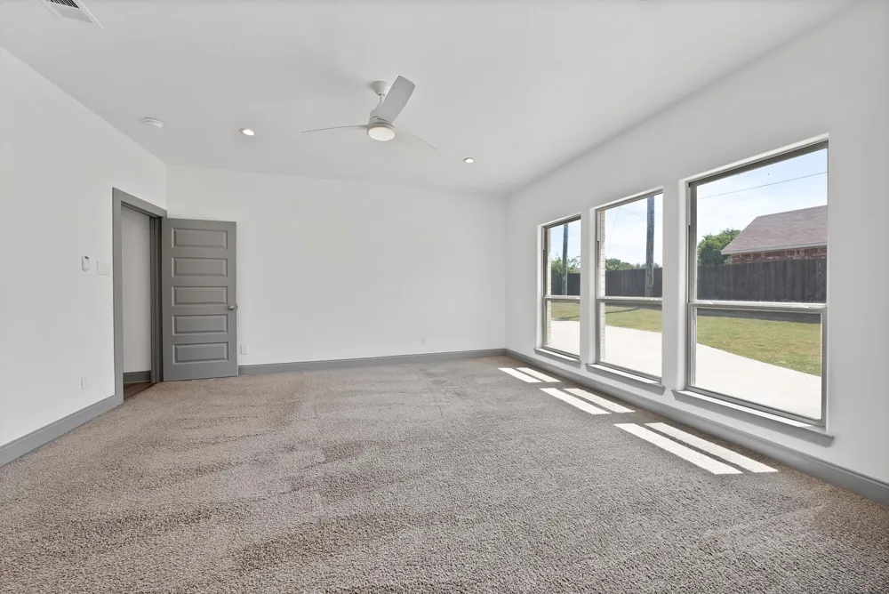 925 Balkan Drive Lancaster, TX 75134
