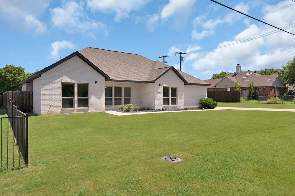925 Balkan Drive Lancaster, TX 75134