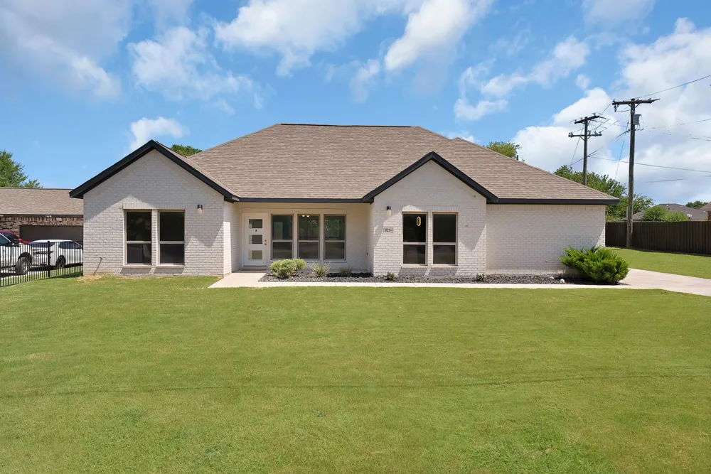 925 Balkan Drive Lancaster, TX 75134