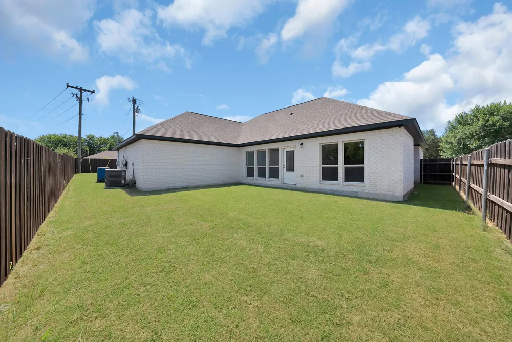 925 Balkan Drive Lancaster, TX 75134