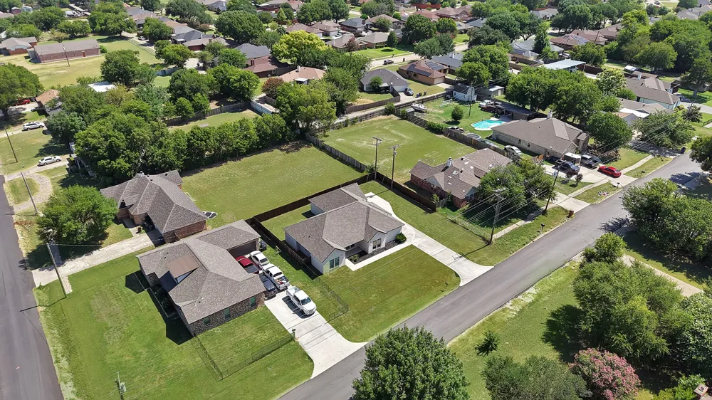925 Balkan Drive Lancaster, TX 75134