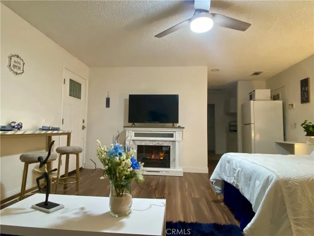 3112 W Avenue N #B Palmdale, CA 93551