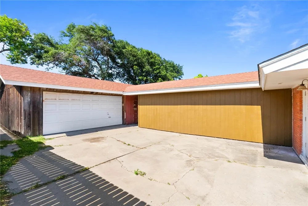 107 Daniel Moore Street Portland, TX 78374