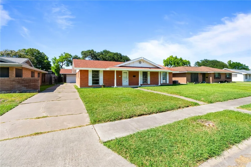 107 Daniel Moore Street Portland, TX 78374
