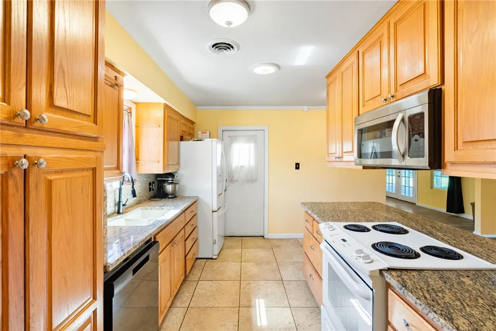 107 Daniel Moore Street Portland, TX 78374