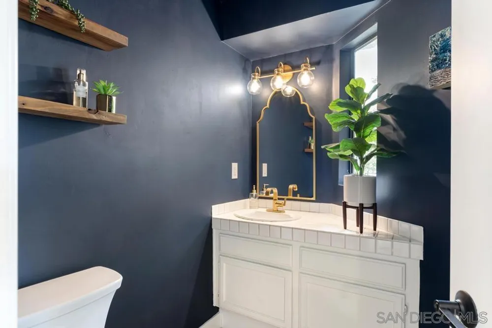 170 Las Banderas Dr Solana Beach, CA 92075