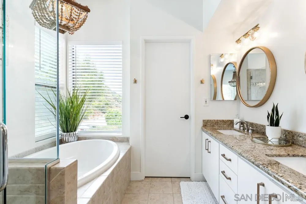 170 Las Banderas Dr Solana Beach, CA 92075