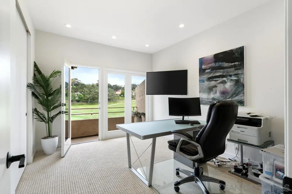 170 Las Banderas Dr Solana Beach, CA 92075