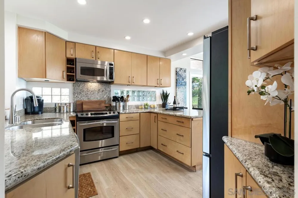 170 Las Banderas Dr Solana Beach, CA 92075