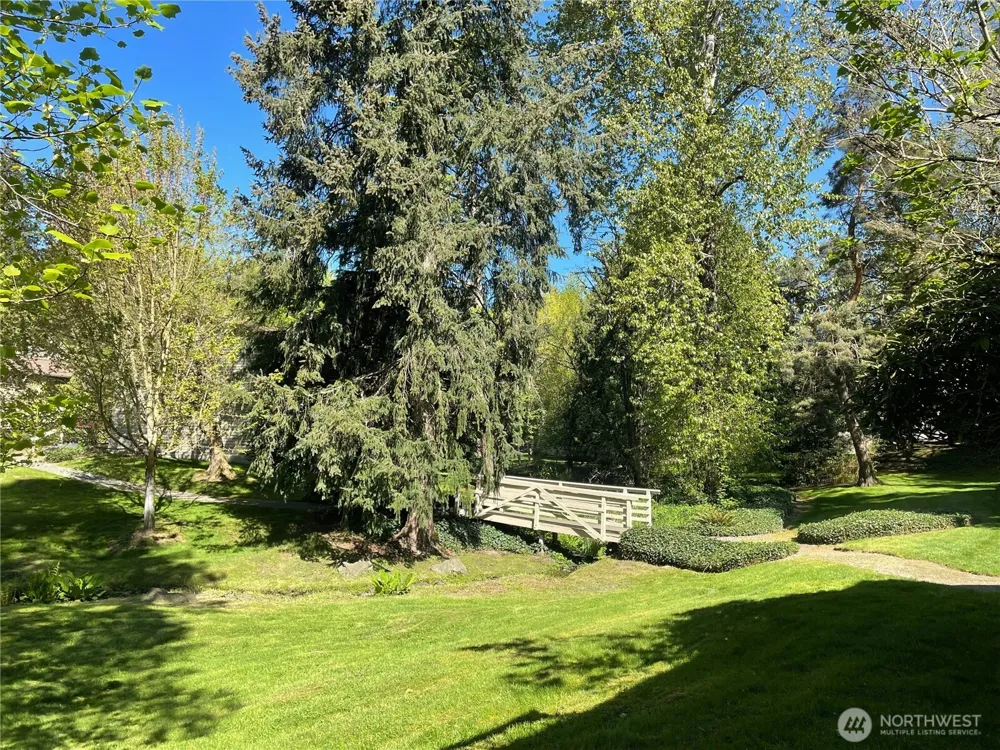 1101 Bellefield Park Lane #1103 Bellevue, WA 98004