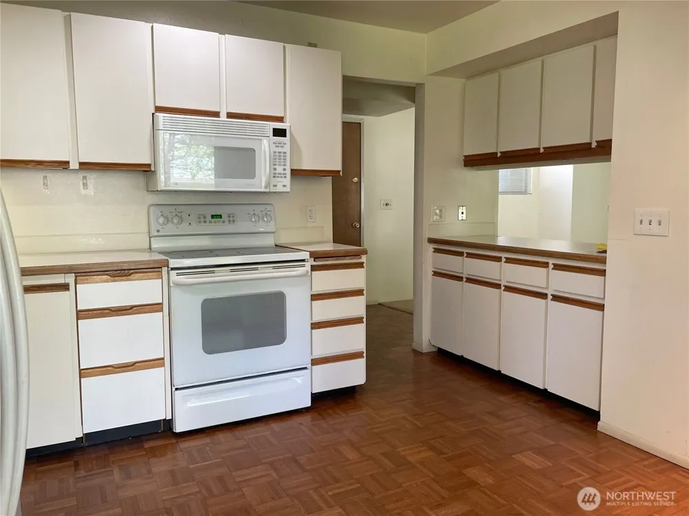 1101 Bellefield Park Lane #1103 Bellevue, WA 98004