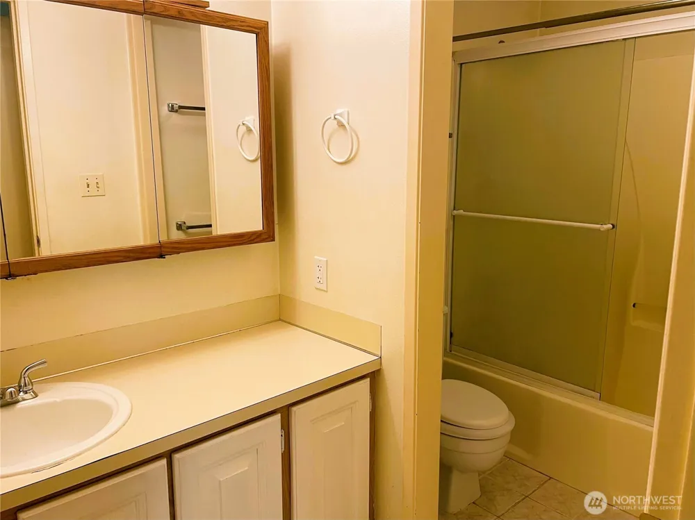 1101 Bellefield Park Lane #1103 Bellevue, WA 98004