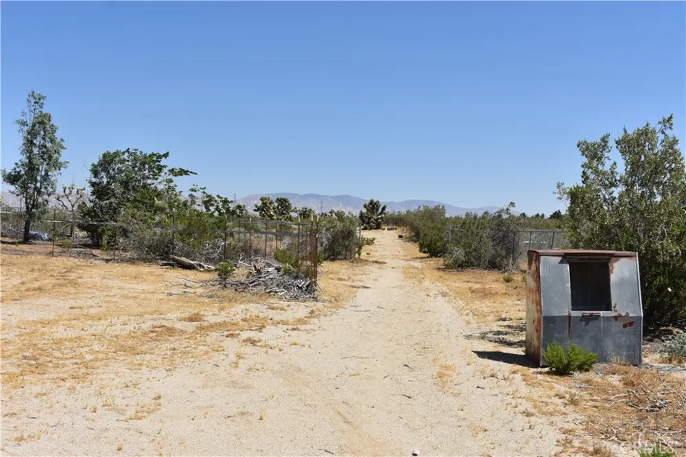 6293 Backus Road Mojave, CA 93501