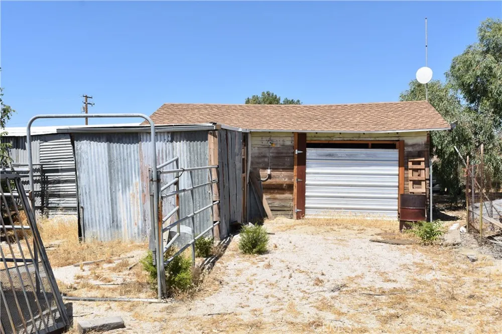 6293 Backus Road Mojave, CA 93501