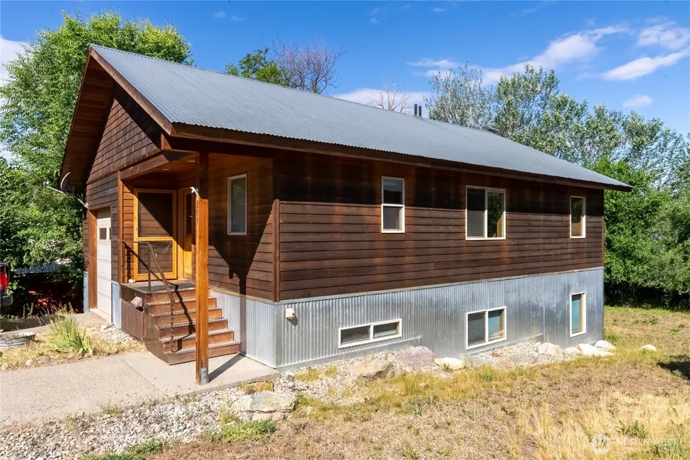 308 Washington Street Winthrop, WA 98862