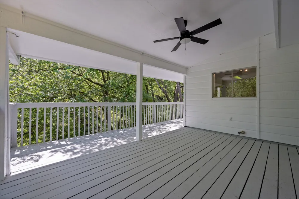 7 Hull Circle Drive Austin, TX 78746