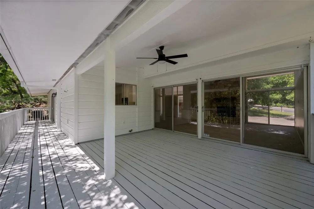 7 Hull Circle Drive Austin, TX 78746