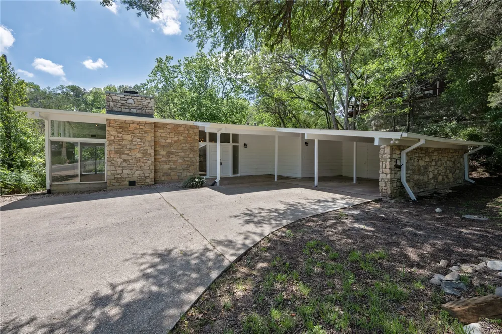 7 Hull Circle Drive Austin, TX 78746