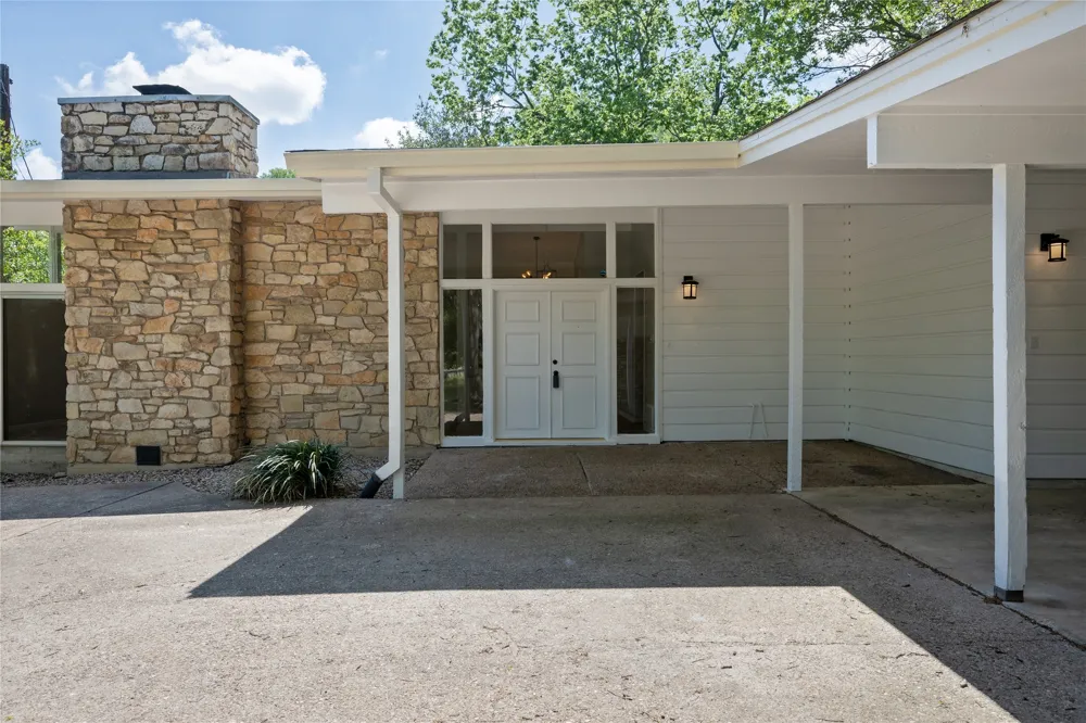 7 Hull Circle Drive Austin, TX 78746
