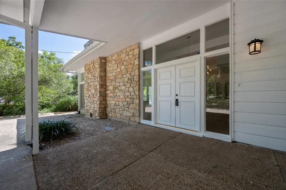 7 Hull Circle Drive Austin, TX 78746