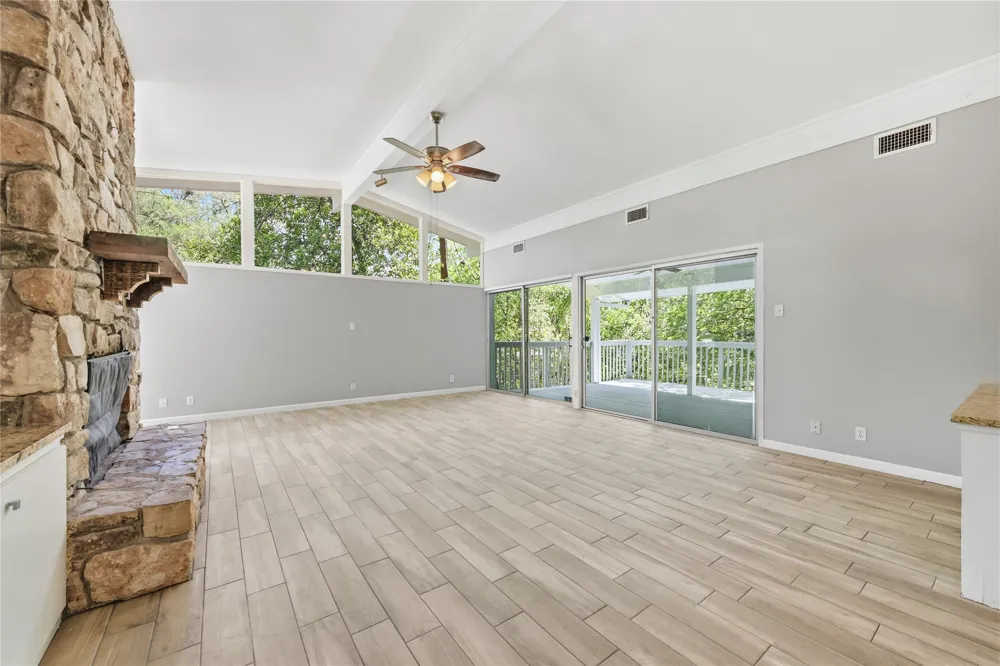 7 Hull Circle Drive Austin, TX 78746