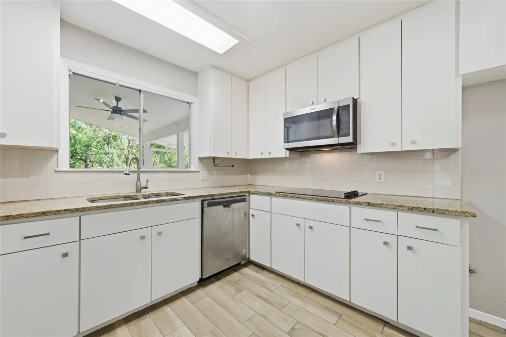 7 Hull Circle Drive Austin, TX 78746