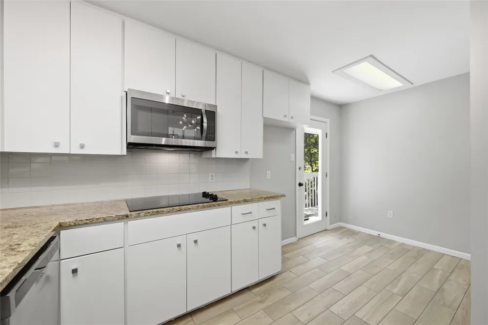 7 Hull Circle Drive Austin, TX 78746