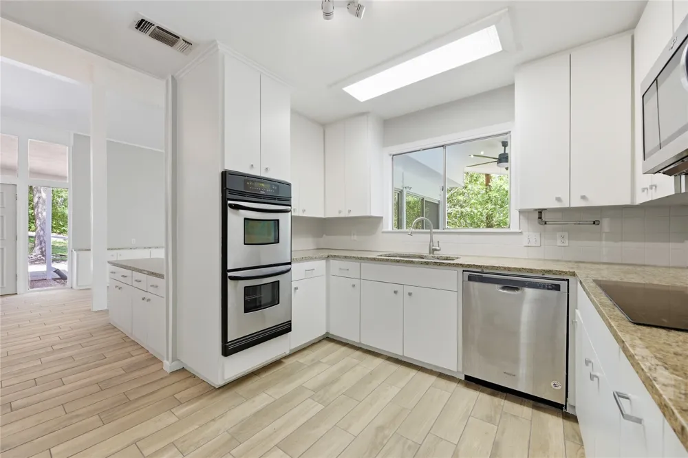 7 Hull Circle Drive Austin, TX 78746