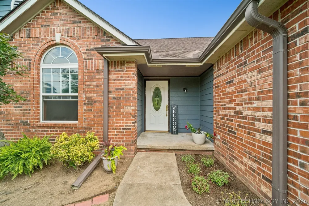 996 Douglas Drive Claremore, OK 74017