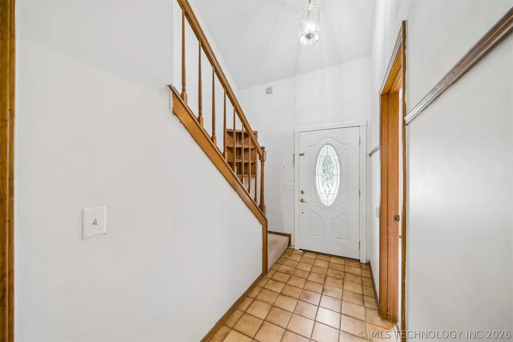 996 Douglas Drive Claremore, OK 74017