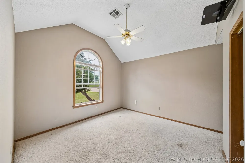 996 Douglas Drive Claremore, OK 74017